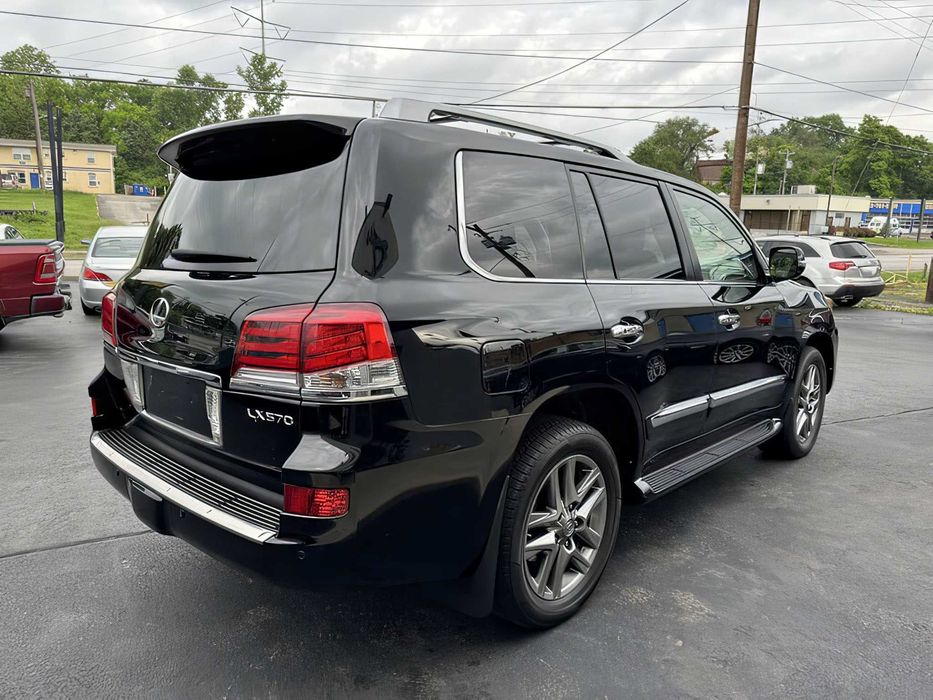 Lexus LX 570      2014