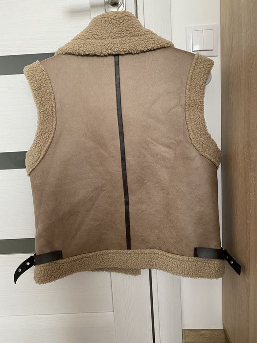 Трендова жилетка в стилі ZARA на осінь зиму безрукавка куртка дублянка