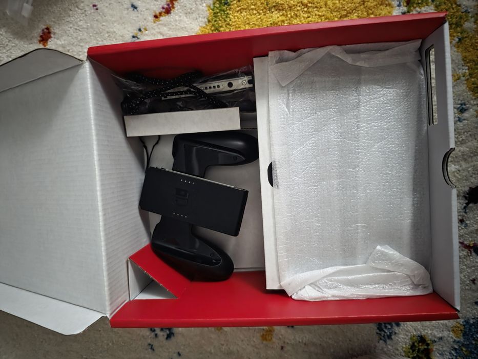 Pack Nintendo Switch OLED – Dock + Caixa + Acessórios + Comando LED