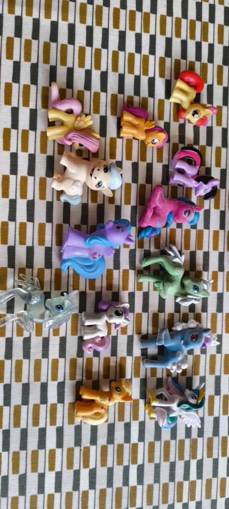 Vendo conjunto -  mala metalica com mini poneis e unicornios