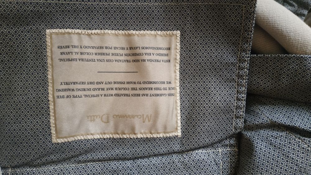 Spodnie męskie firmy Massimo Dutti.