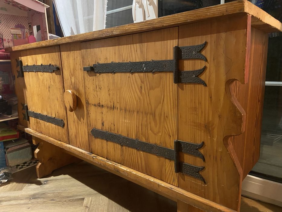 Szafka drewniana TV w stylu góralskim