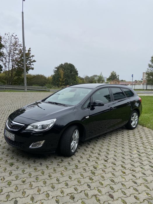 Opel ASTRA J SPORT TOURER 1.4 benzyna