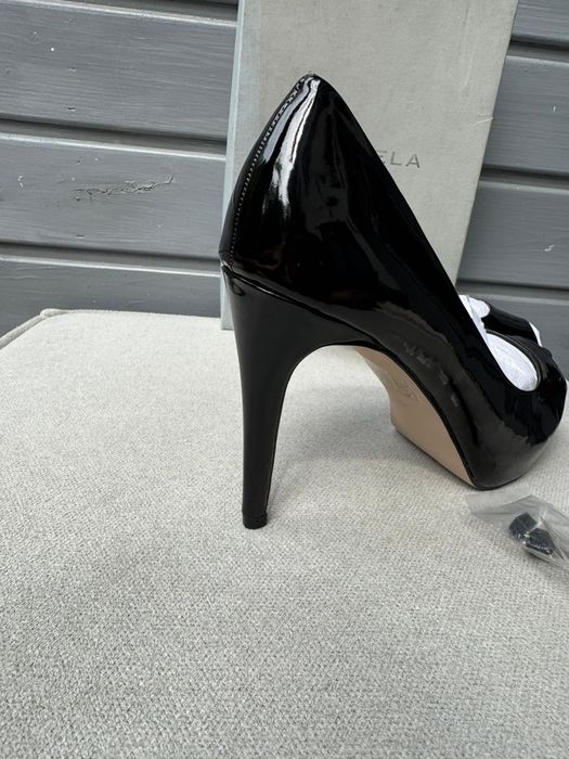 Nowe szpilki damskie CARVELA czarne lakierowane 40