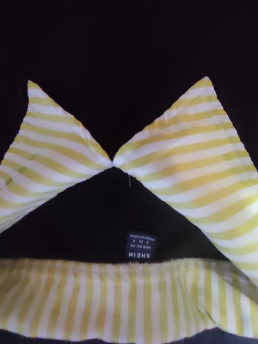 Vestido lindo de cor alegre