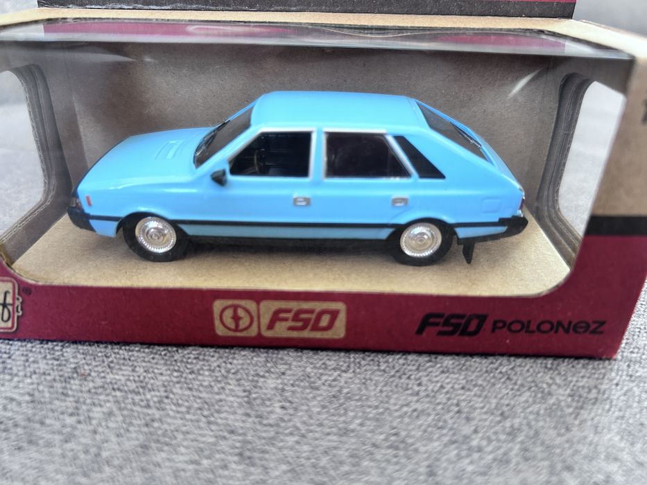 Samochód Polonez model niebieski kolekcja PRL Daffi