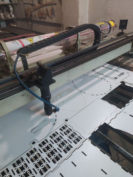 Лазерний станок СО2 роб.поле 1240*2870 +комп.,чилер, витяжка,компресор