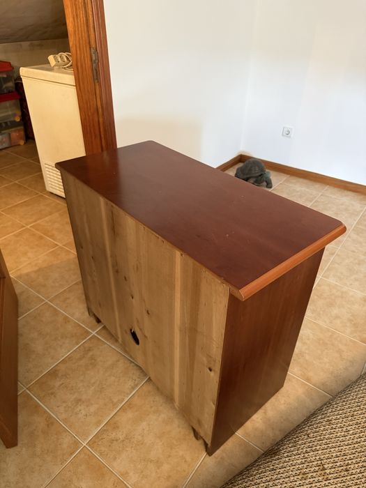 Móvel em madeira de cerejeira