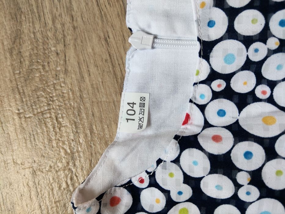 Sprzedam bawełnianą sukienkę dziewczęcą, rozmiar 104