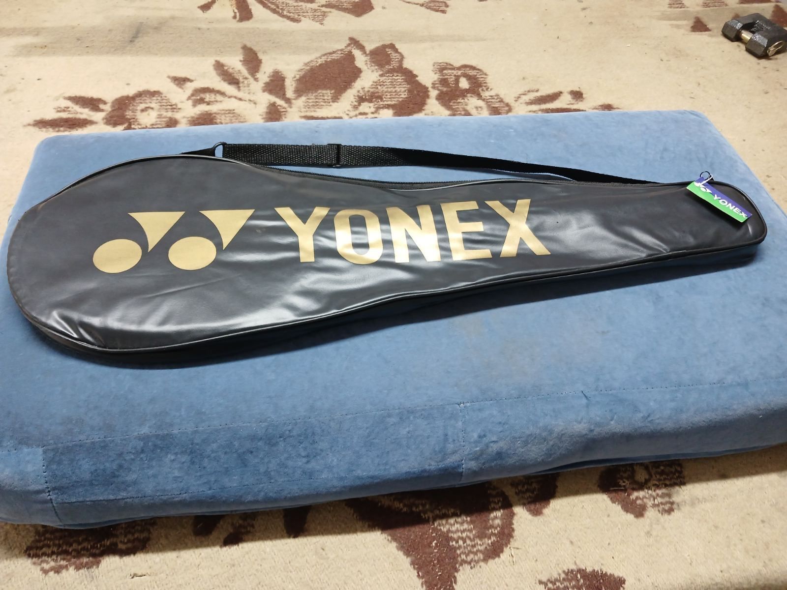 Продам новые бадбинтонные ракетки Yonex, подробности по телефону, торг