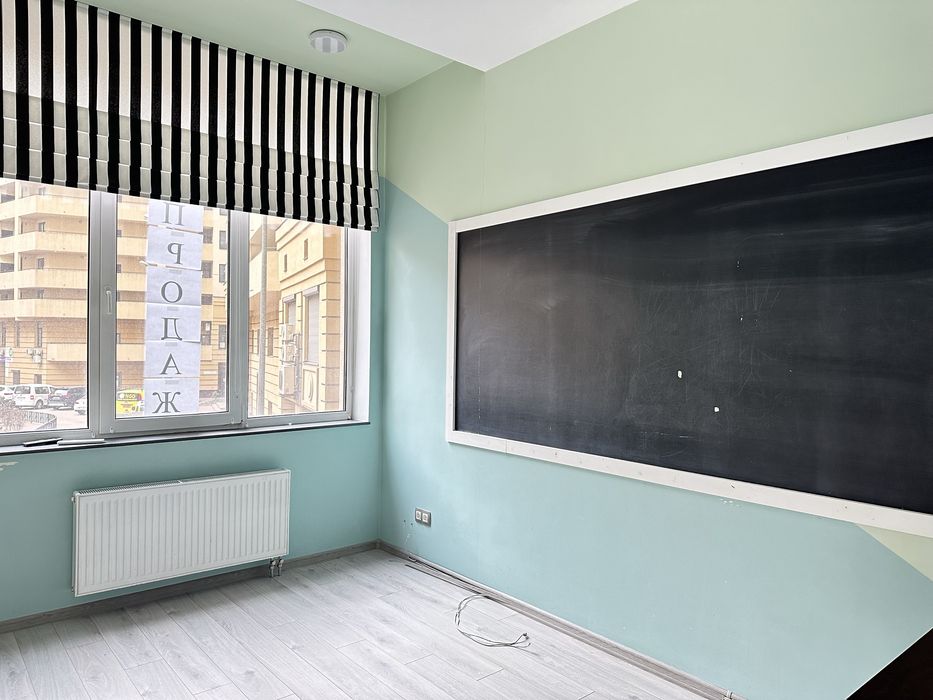 Дмитрівська 75, нежитлове приміщення під будь який вид діяльності