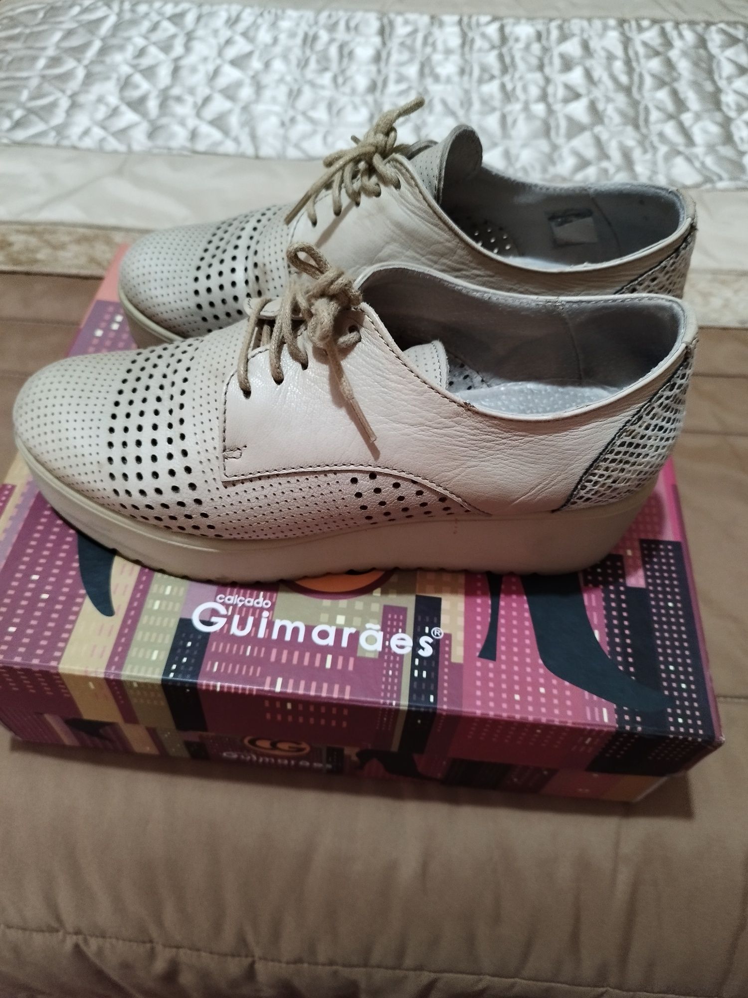 Sapatos bejes número 37