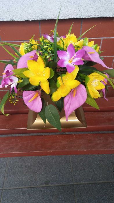 Bukiet/dekoracja/kompozycja na cmentarz i nie tylko