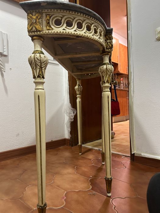 Mesa consola antiga com tampo de mármore- peca de coleção