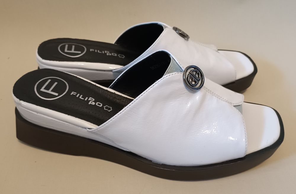 Klapki damskie na platformie Filippo rozmiar 39 White/Black Nowe
