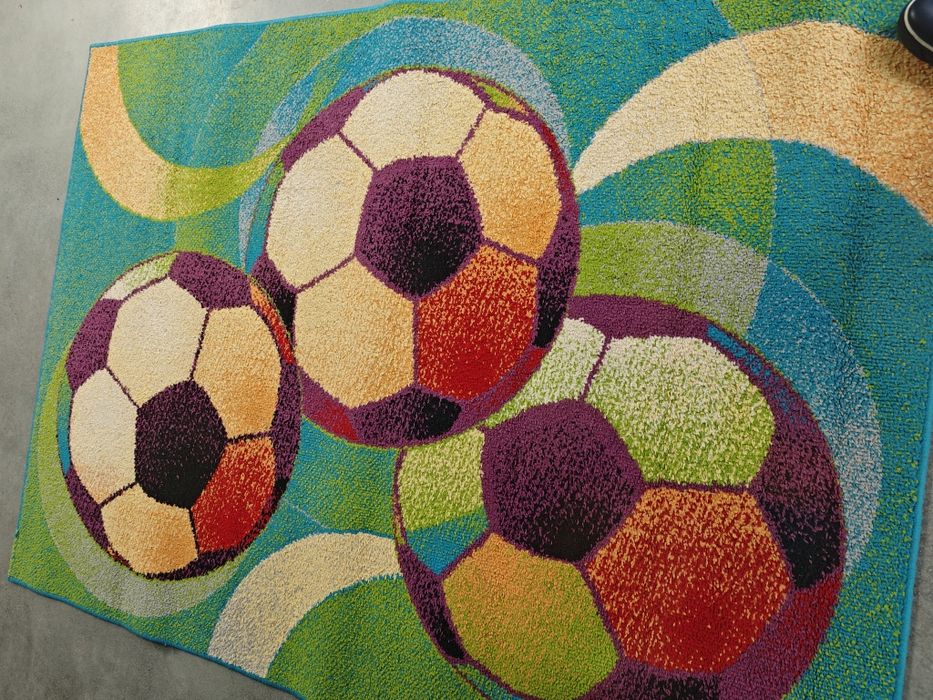 Dywan 132x180 cm piłki sport krótki włos używany