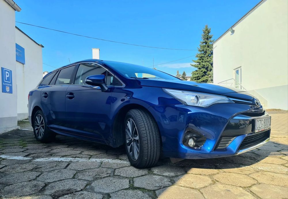 Toyota Avensis 2.0 D-4D PRESTIGE • 2017 bogate wyposażenie • przebieg 86.025 km