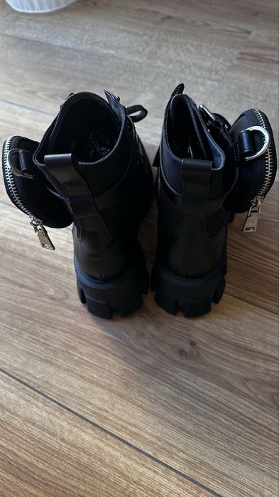 Жіночи черевики Prada