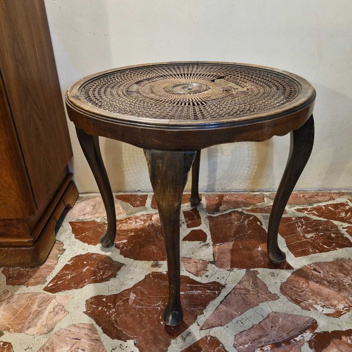 Stolik kawowy, stylowy, wyplatany, do odnowienia.