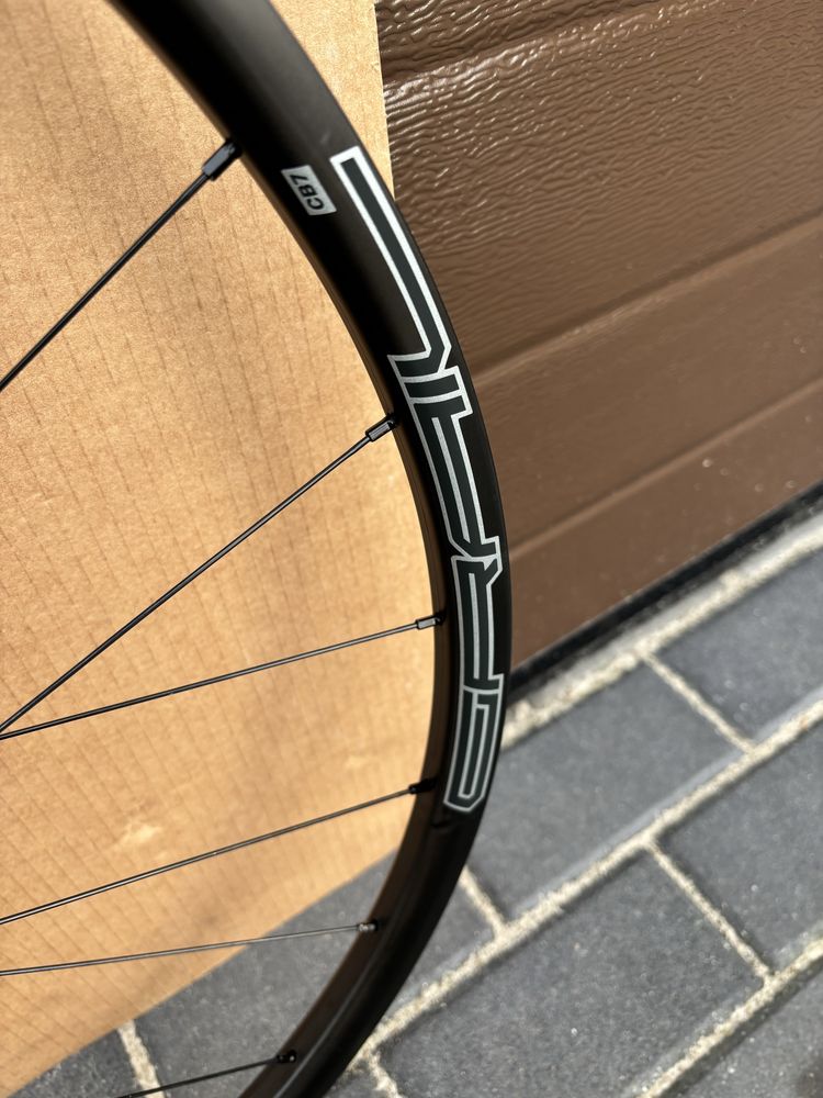 Koła Gravel Stan's Grail CB7 Carbon Pro Disc Tubeless 1274 g.