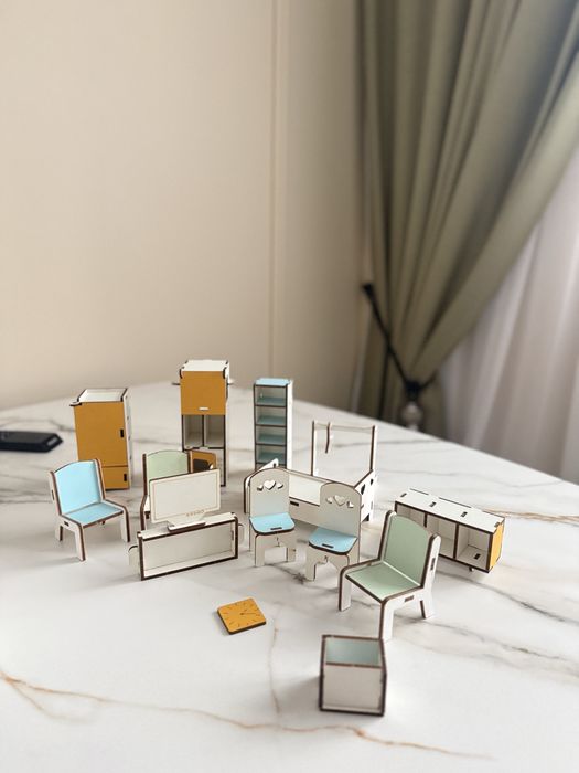 Меблі в ляльковий будинок