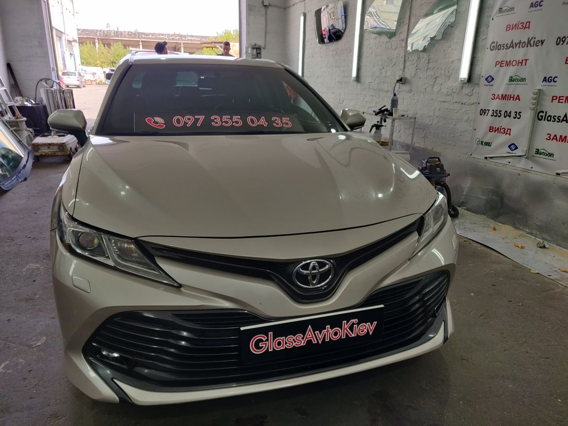 Лобовое стекло Toyota Camry 70 заднее боковое замена