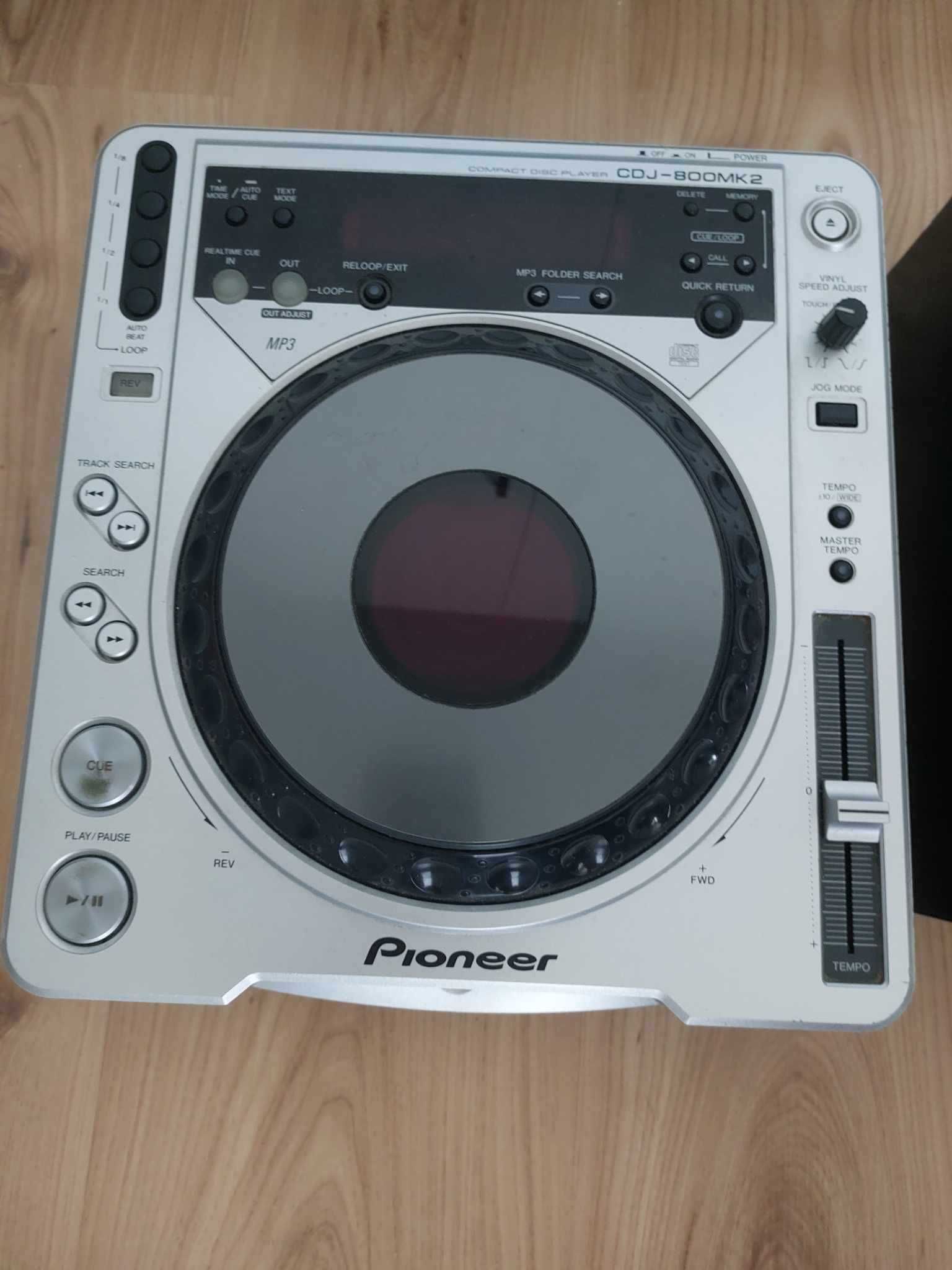 DJM 400 Pioneer (mikser) , CDJ 800 MK2 2 szt. z plus case.