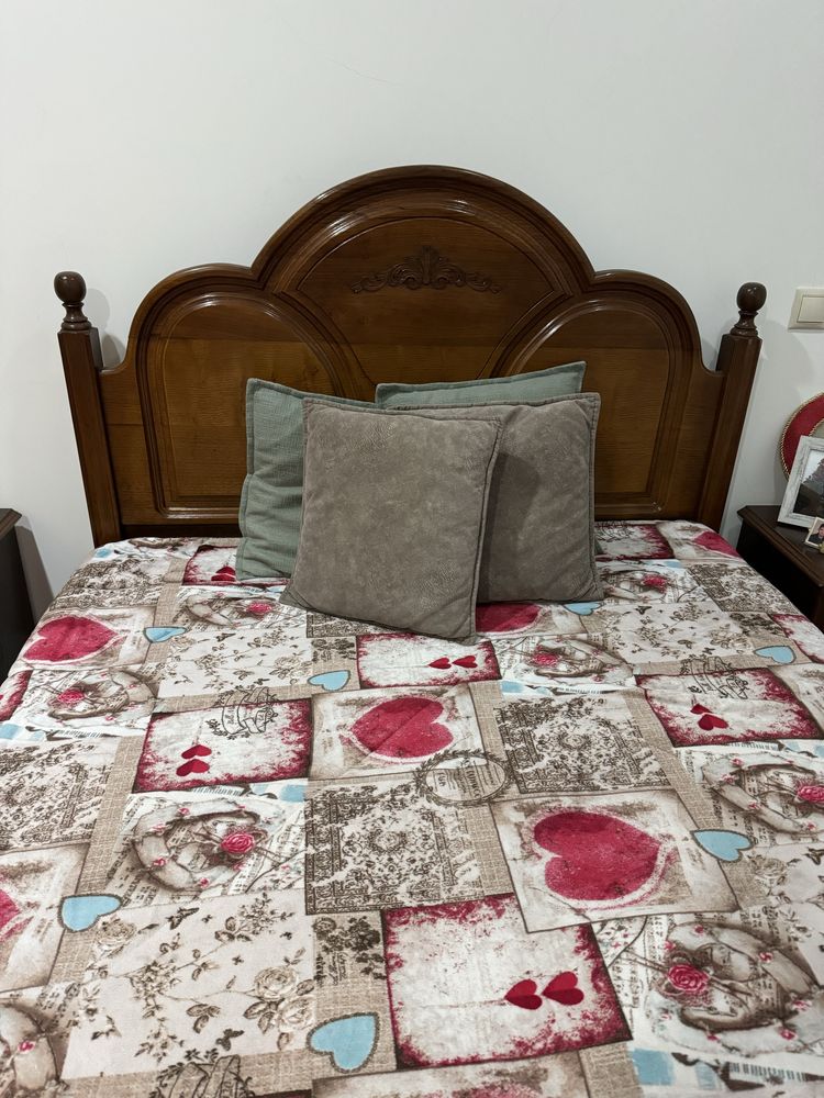 Vendo cama + mesinhas cabeceira