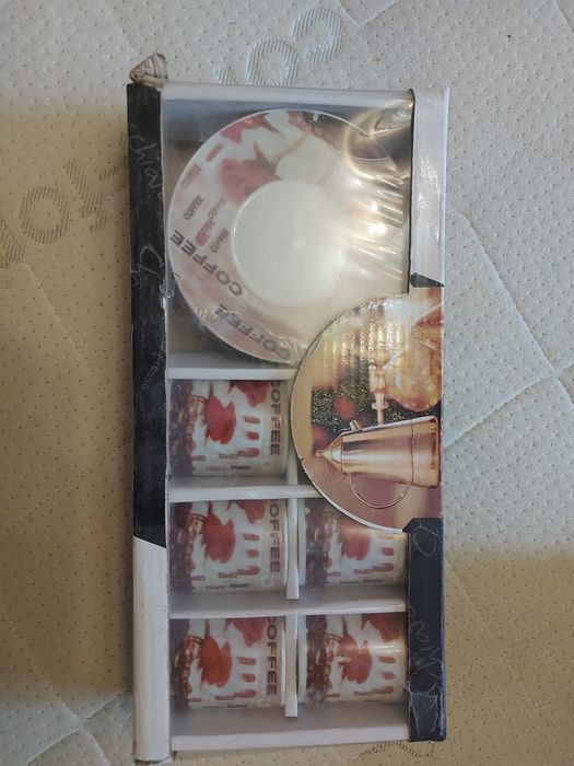 Продам кавовий сервіз на 12 персон