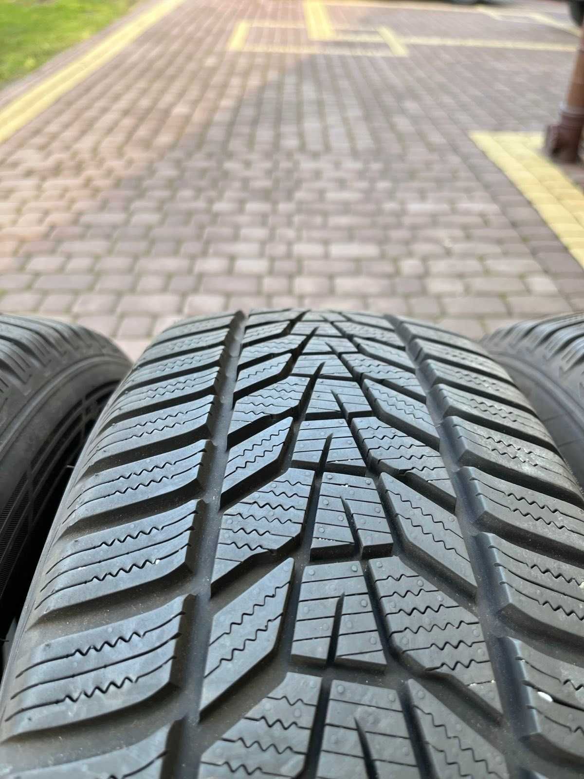 Opony Hankook Winter Icept EVO3 X  215/65/17 99V JAK NOWE 8mm