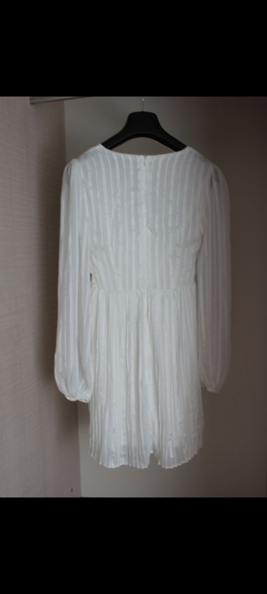 Шикарна сукня S біла