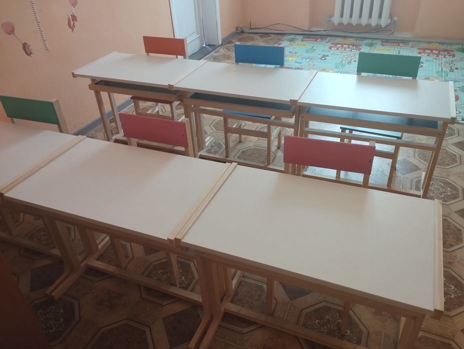 Продам парти, дитячий стіл і стілець