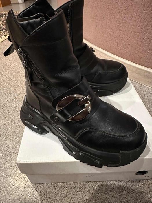 Продам ботинки утепленные