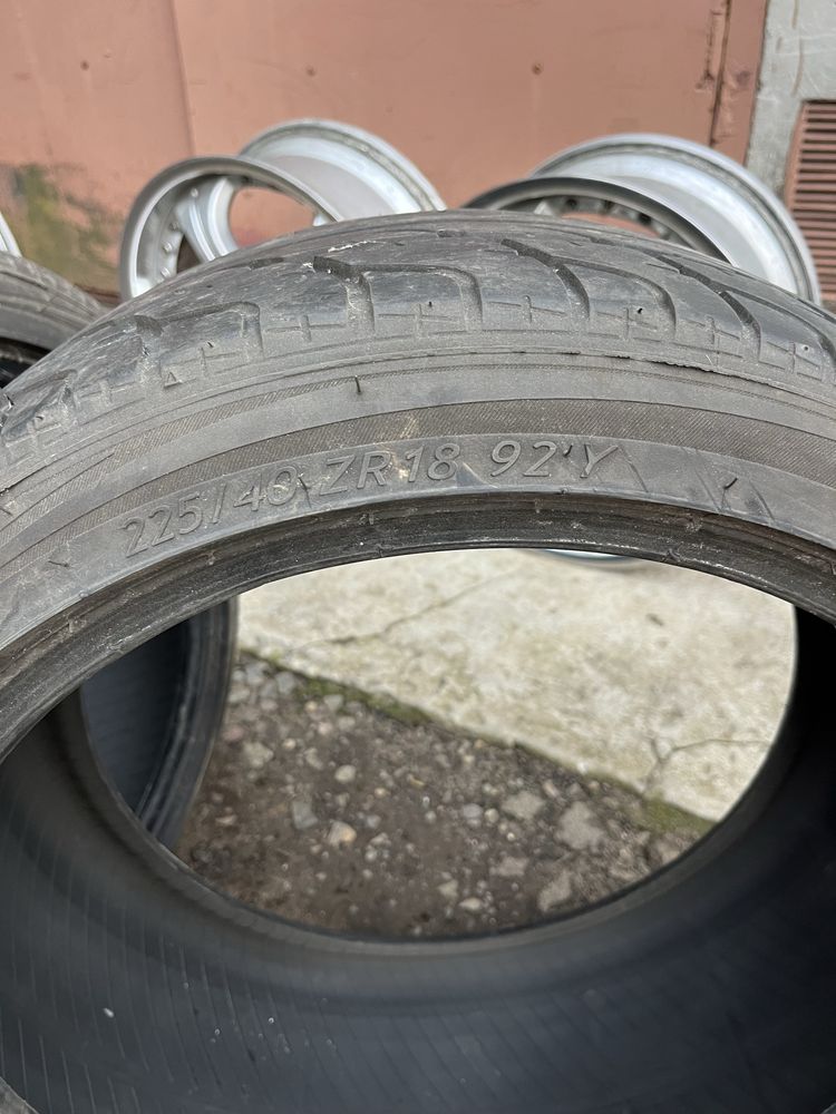 Продам шини без дефектів 225/40rz18