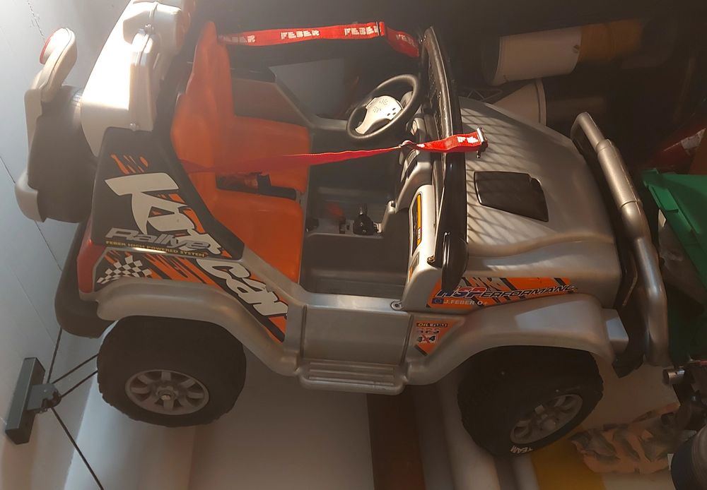 Jipe eléctrico de criança