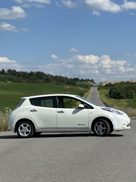 Продам Nissan Leaf