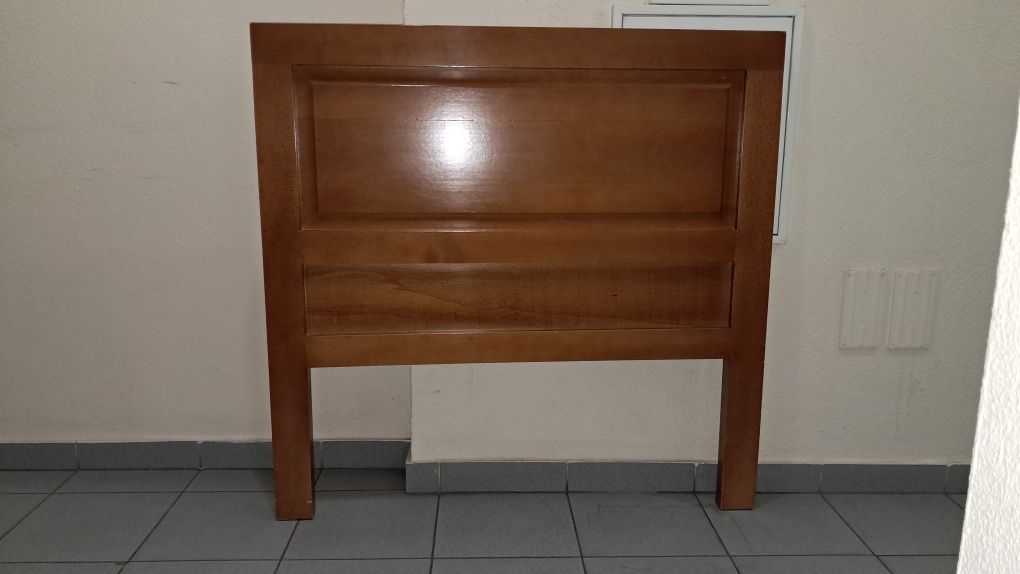 Cabeceira de Cama em Madeira Maciça • Estilo e Qualidade Impecáveis!