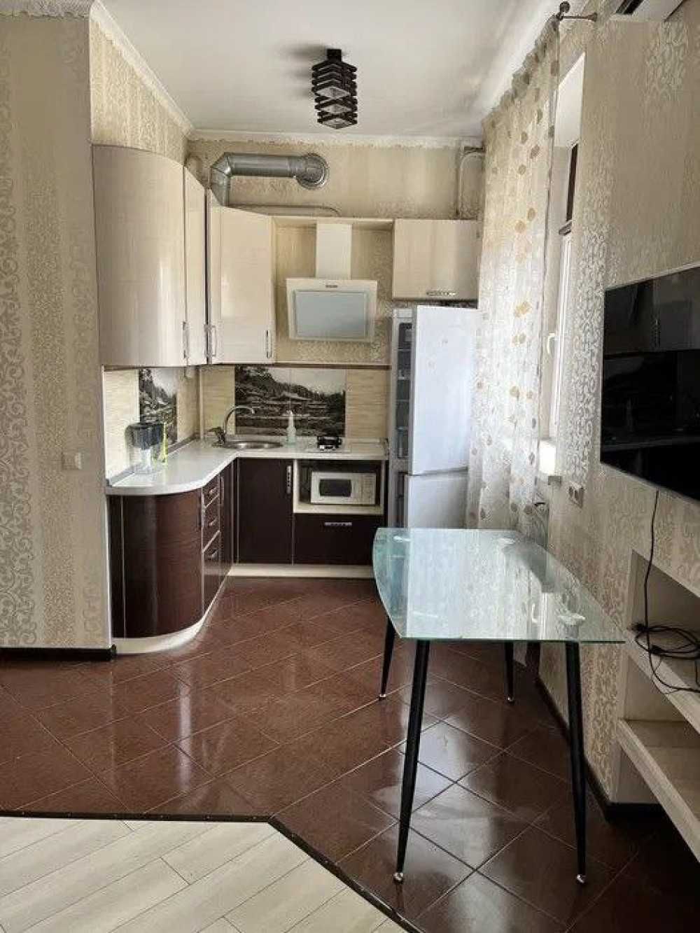 У продажу 1-кімнатна квартира в центрі, будинок Сталінка