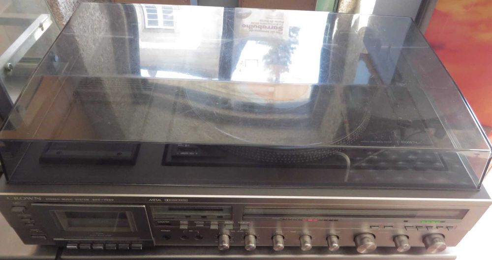Gira discos, rádio, gravador de cassetes CROWN SHC-7000