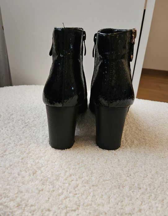 Buty na obcasie, słupku, botki na zamek 38