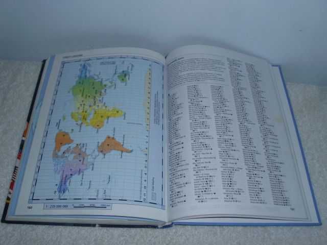 Podręczny Atlas Świata / Świat Książki