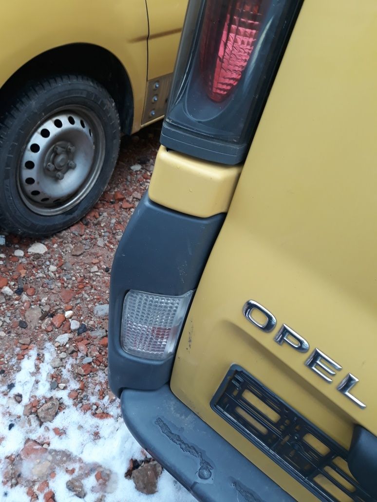 Opel vivaro narożnik lewy tył