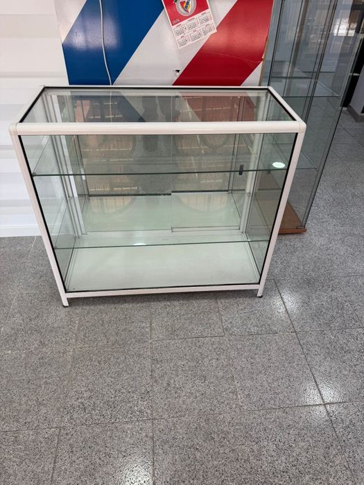 Vitrines com porta de correr