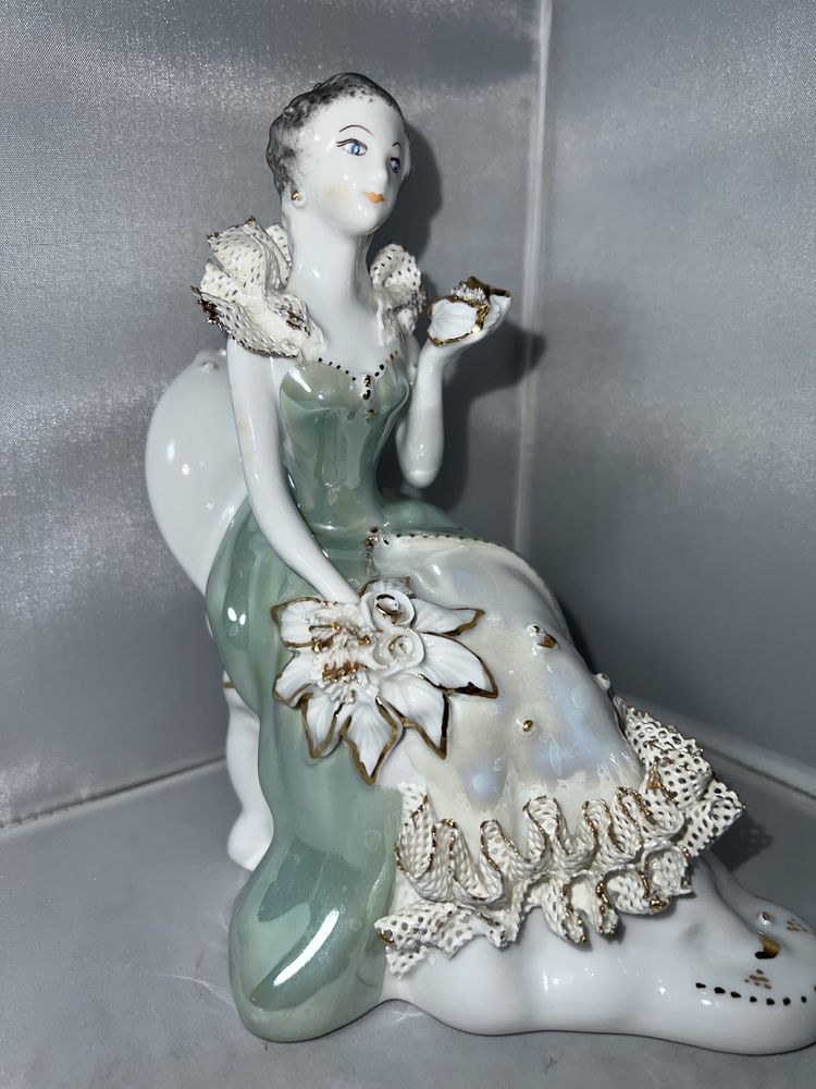 Figurka porcelanowa z koronką rumunia romania B41/5234