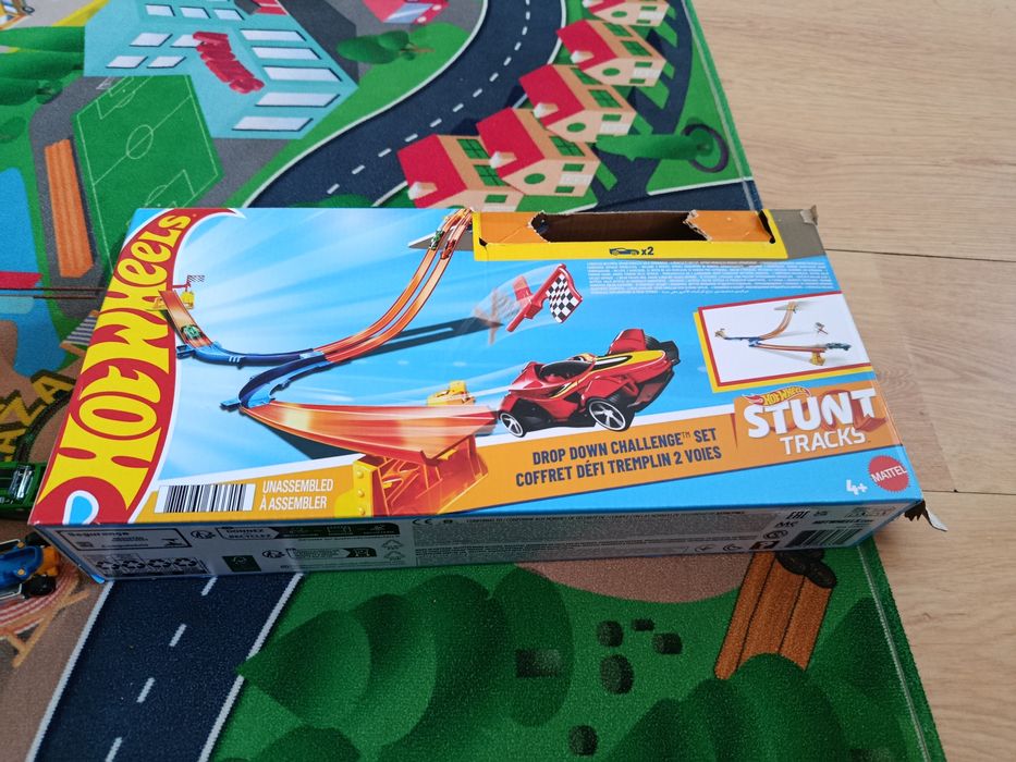 Hot wheels stunt tracks 2 autka w zestawie nie trafiony prezent otwart