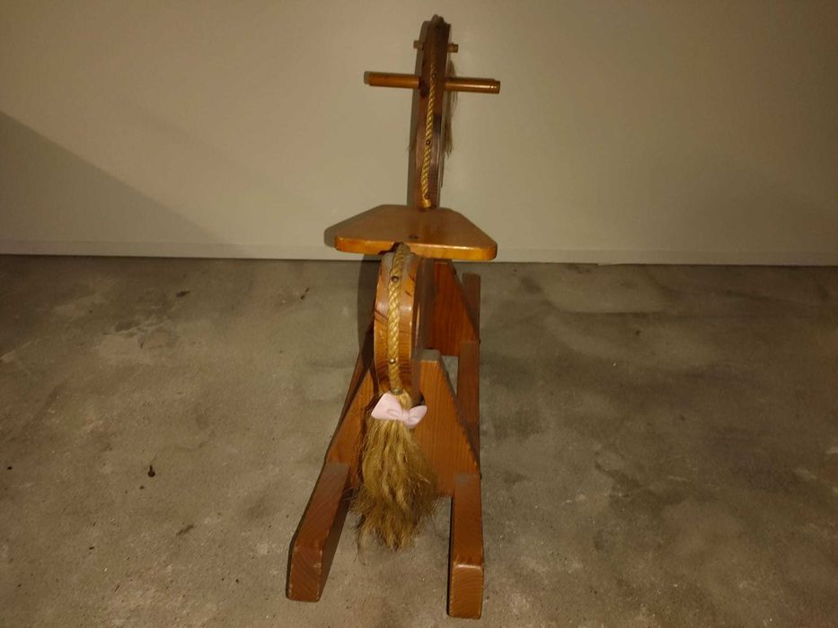 Cavalo Baloiçante de Madeira