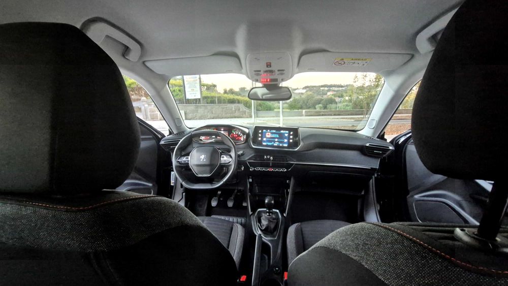 Peugeot 2008 1.5 BlueHDi – Elegância, conforto e economia num só carro