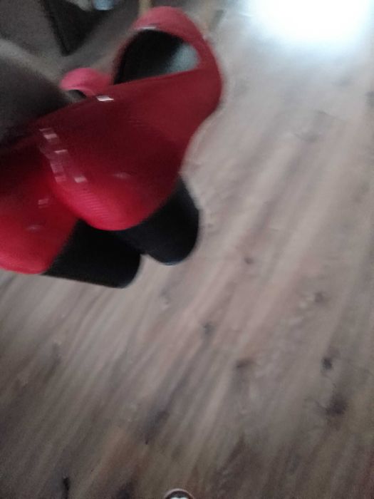 Nowe buty czerwone