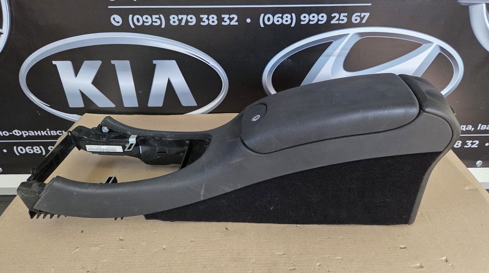 Підлокотник Мерседес ЦЛК CLK w209 розборка шрот запчастини