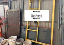 Porta exterior PVC com chave